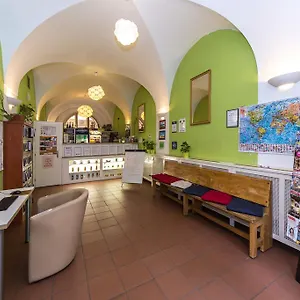https://hostel-mango.praguehotelsweb.com